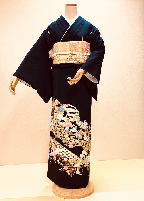 新品未使用色留袖ベージュ 我儘 雲と草花の刺繍仕立て上品丸なし
