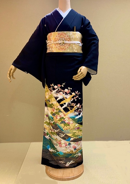 123）黒留袖（茜染） にじま