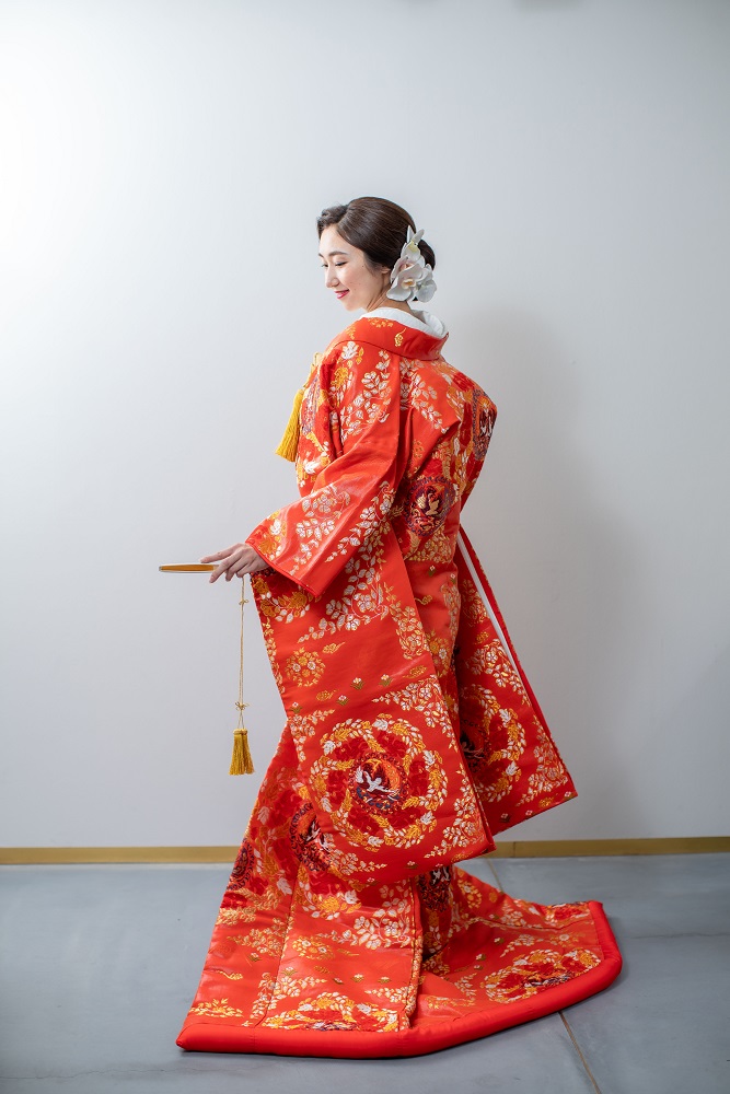 白地に総鶴柄の打ち掛け、着物打掛含む - 日本舞踊
