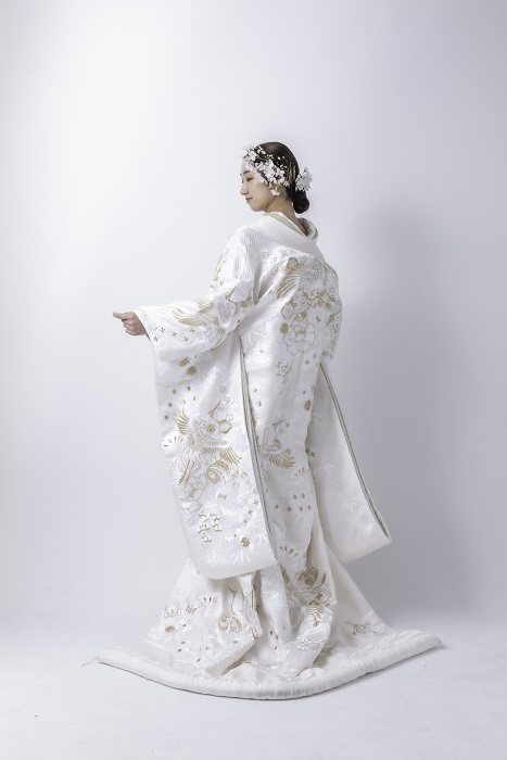 花嫁衣裳 セット 白無垢 打掛 正絹 刺繍 飛翔鶴 掛下、長襦袢、帯
