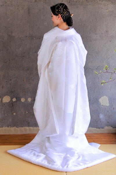 ♪IDN即決♪ アンティーク 波に群鶴模様織り出し花嫁衣装白無垢掛下 新作 白無垢「雲取群鶴飛翔文」TANAN丹庵 - TANAN 丹庵